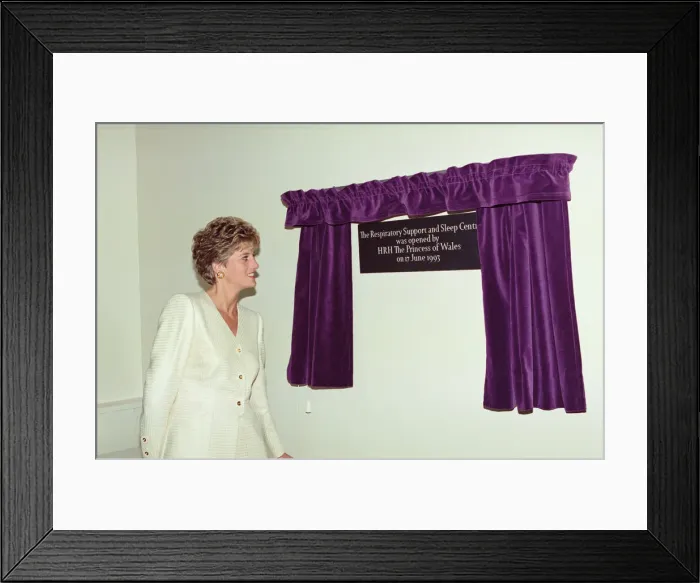 Framed Print : HRH The Princess of Wales, Princess Diana, visits Papworth Hospital, Cambridge