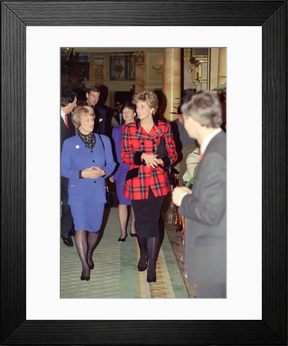 Framed Print : HRH The Princess of Wales, Princess Diana, attends and presents awards at the Barnado