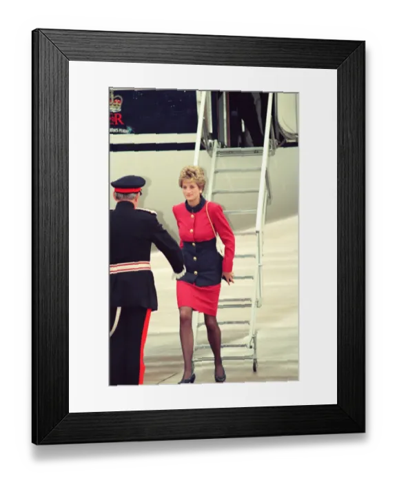 Framed Print : HRH The Princess of Wales, Princess Diana, arrives at Ringway, Manchester Airport Framed Print : HRH The Princess of Wales, Princess Diana, arrives at Ringway, Manchester Airport