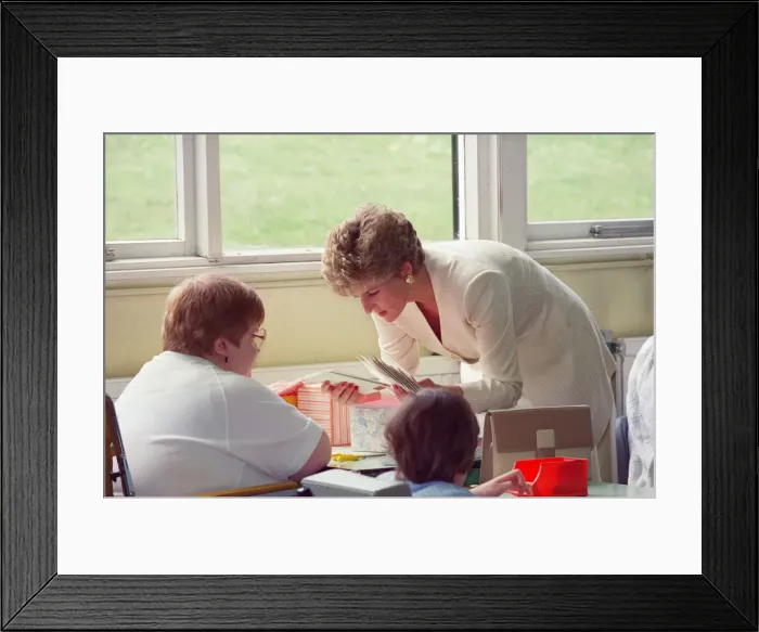 Framed Print : HRH The Princess of Wales, Princess Diana, visits Papworth Hospital, Cambridge