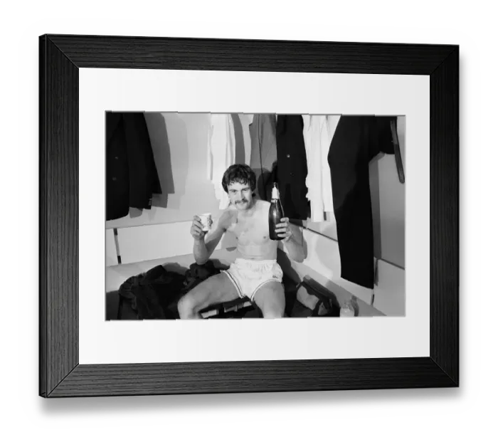 Framed Print : Everton clinched the league title for the eighth time in their history with a 2-0 win Framed Print : Everton clinched the league title for the eighth time in their history with a 2-0 win