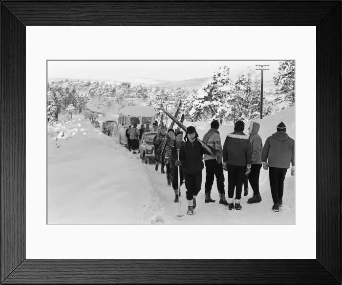 Framed Print : Skiers in the Cairngorms, a mountain range in the eastern Highlands of Scotland Framed Print : Skiers in the Cairngorms, a mountain range in the eastern Highlands of Scotland