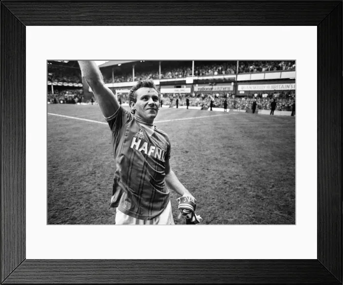 Framed Print : Everton clinched the league title for the eighth time in their history with a 2-0 win Framed Print : Everton clinched the league title for the eighth time in their history with a 2-0 win