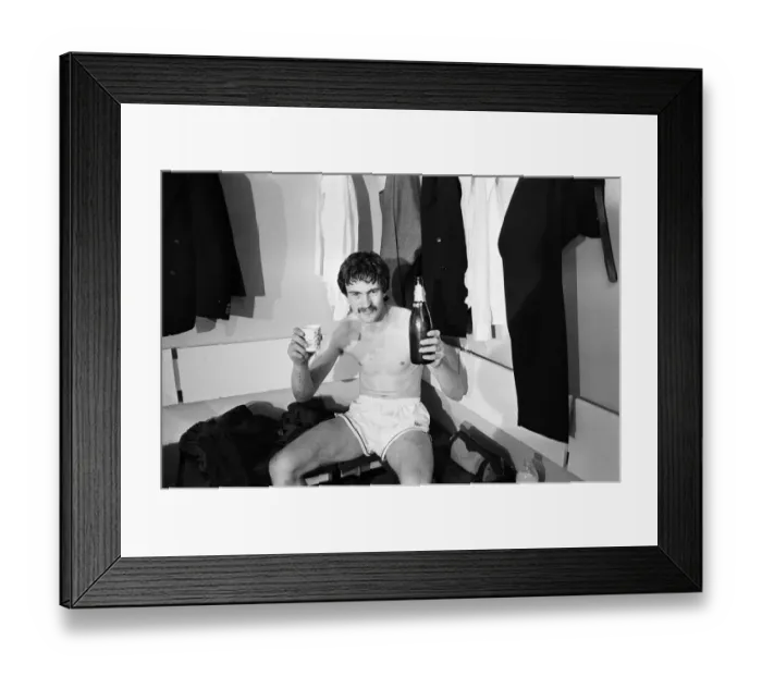 Framed Print : Everton clinched the league title for the eighth time in their history with a 2-0 win Framed Print : Everton clinched the league title for the eighth time in their history with a 2-0 win