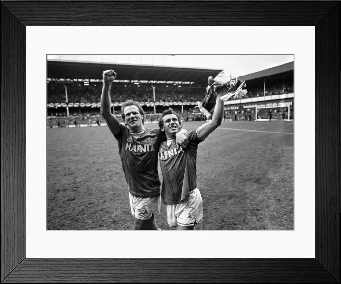 Framed Print : Everton clinched the league title for the eighth time in their history with a 2-0 win Framed Print : Everton clinched the league title for the eighth time in their history with a 2-0 win