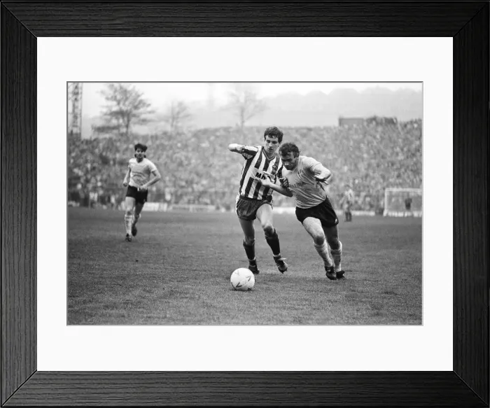 Framed Print : English League Division One match at Hillsborough. Sheffield Wednesday 0 v Everton Framed Print : English League Division One match at Hillsborough. Sheffield Wednesday 0 v Everton