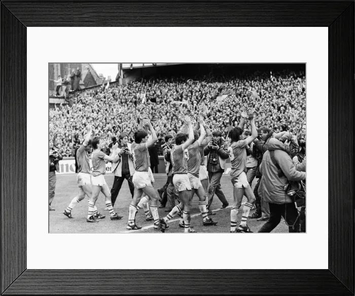 Framed Print : Everton clinched the league title for the eighth time in their history with a 2-0 win Framed Print : Everton clinched the league title for the eighth time in their history with a 2-0 win