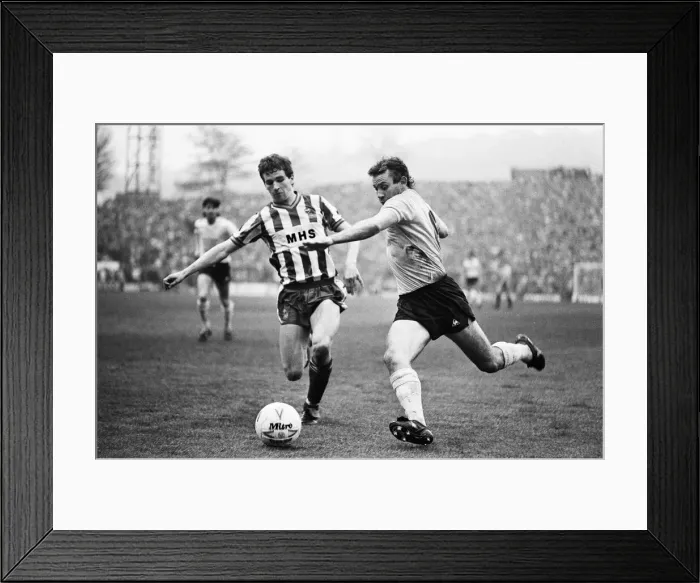 Framed Print : English League Division One match at Hillsborough. Sheffield Wednesday 0 v Everton Framed Print : English League Division One match at Hillsborough. Sheffield Wednesday 0 v Everton