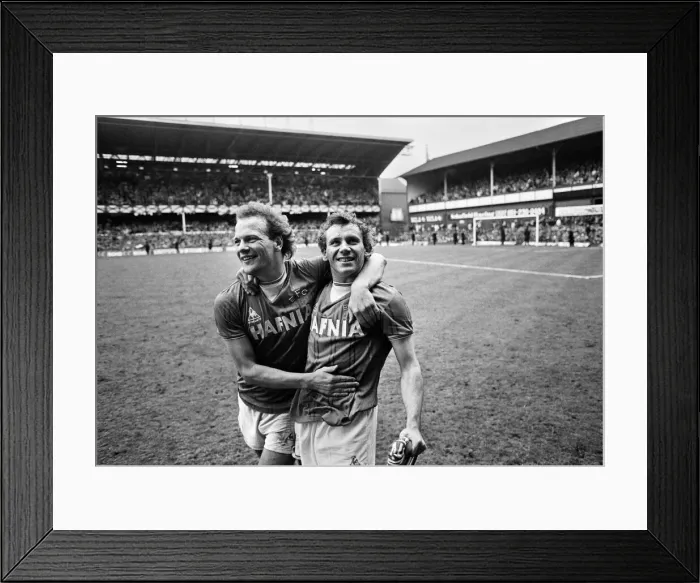 Framed Print : Everton clinched the league title for the eighth time in their history with a 2-0 win Framed Print : Everton clinched the league title for the eighth time in their history with a 2-0 win
