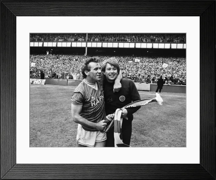 Framed Print : Everton clinched the league title for the eighth time in their history with a 2-0 win Framed Print : Everton clinched the league title for the eighth time in their history with a 2-0 win