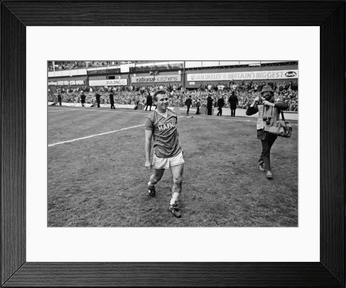 Framed Print : Everton clinched the league title for the eighth time in their history with a 2-0 win Framed Print : Everton clinched the league title for the eighth time in their history with a 2-0 win