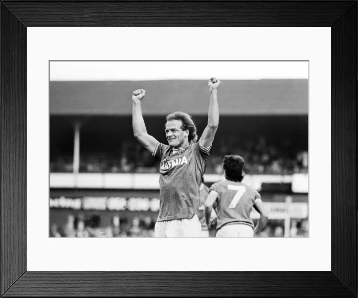 Framed Print : Everton clinched the league title for the eighth time in their history with a 2-0 win Framed Print : Everton clinched the league title for the eighth time in their history with a 2-0 win