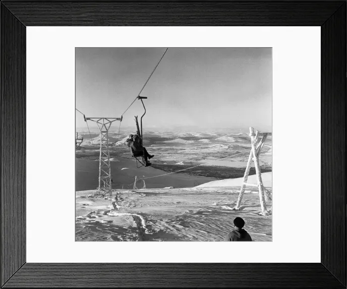 Framed Print : Skiers in the Cairngorms, a mountain range in the eastern Highlands of Scotland Framed Print : Skiers in the Cairngorms, a mountain range in the eastern Highlands of Scotland