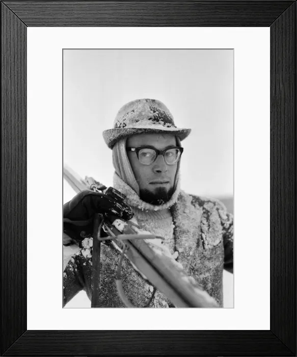 Framed Print : Skiers in the Cairngorms, a mountain range in the eastern Highlands of Scotland