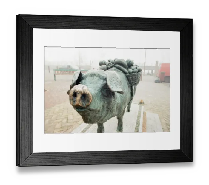 Framed Print : Newport market, a traditional Victorian indoor market, built in 1854 in Newport Framed Print : Newport market, a traditional Victorian indoor market, built in 1854 in Newport