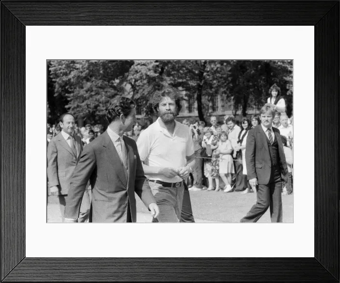 Framed Print : The Transglobe Expedition returns home. Sir Ranulph Fiennes (with beard