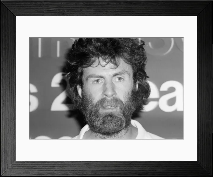 Framed Print : The Transglobe Expedition returns home. Sir Ranulph Fiennes on his arrival at Greenwich