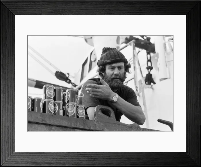 Framed Print : The Transglobe Expedition returns home. Sir Ranulph Fiennes aboard the Transglobe