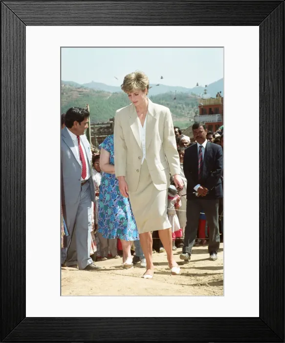 Framed Print : HRH The Princess of Wales, Princess Diana, in Nepal. The Princess visited Framed Print : HRH The Princess of Wales, Princess Diana, in Nepal. The Princess visited