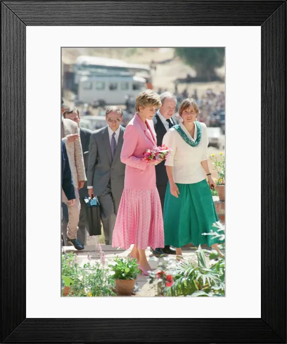Framed Print : HRH The Princess of Wales, Princess Diana, in Nepal. The Princess visited Framed Print : HRH The Princess of Wales, Princess Diana, in Nepal. The Princess visited