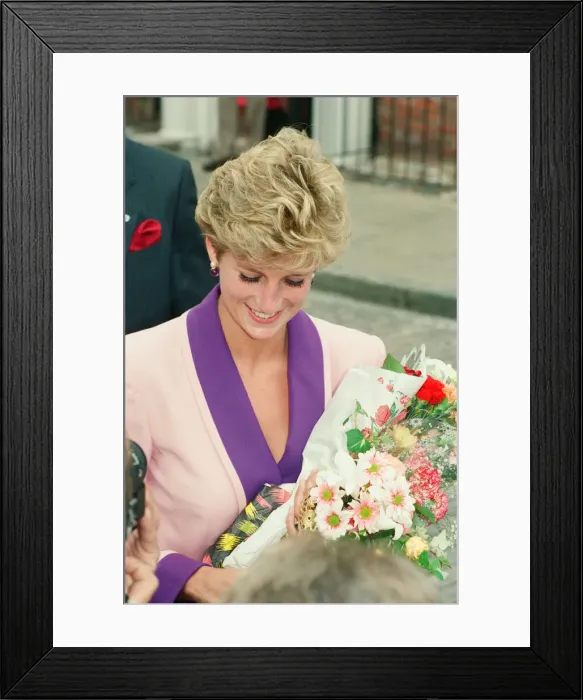 Framed Print : HRH The Princess of Wales, Princess Diana, visits Princess Diana visits Hull Branch Framed Print : HRH The Princess of Wales, Princess Diana, visits Princess Diana visits Hull Branch