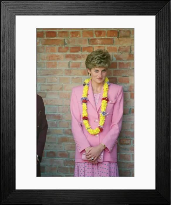Framed Print : HRH The Princess of Wales, Princess Diana, in Nepal. The Princess visited Framed Print : HRH The Princess of Wales, Princess Diana, in Nepal. The Princess visited
