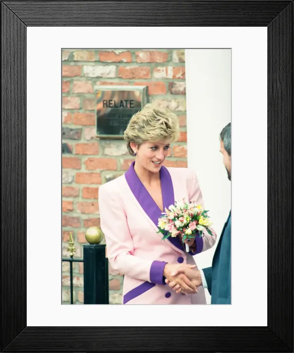 Framed Print : HRH The Princess of Wales, Princess Diana, visits Princess Diana visits Hull Branch Framed Print : HRH The Princess of Wales, Princess Diana, visits Princess Diana visits Hull Branch