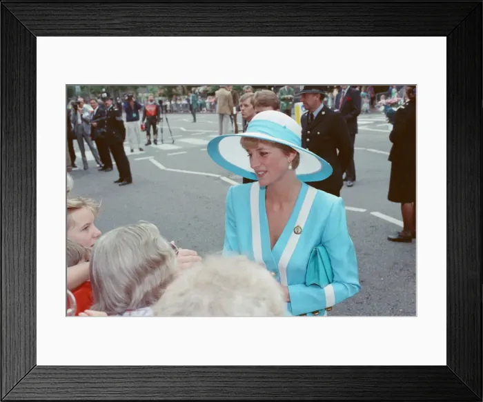 Framed Print : HRH The Princess of Wales, Princess Diana, visits Winchester Cathedral in Hampshire