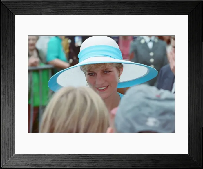 Framed Print : HRH The Princess of Wales, Princess Diana, visits Winchester Cathedral in Hampshire Framed Print : HRH The Princess of Wales, Princess Diana, visits Winchester Cathedral in Hampshire