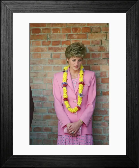 Framed Print : HRH The Princess of Wales, Princess Diana, in Nepal. The Princess visited Framed Print : HRH The Princess of Wales, Princess Diana, in Nepal. The Princess visited