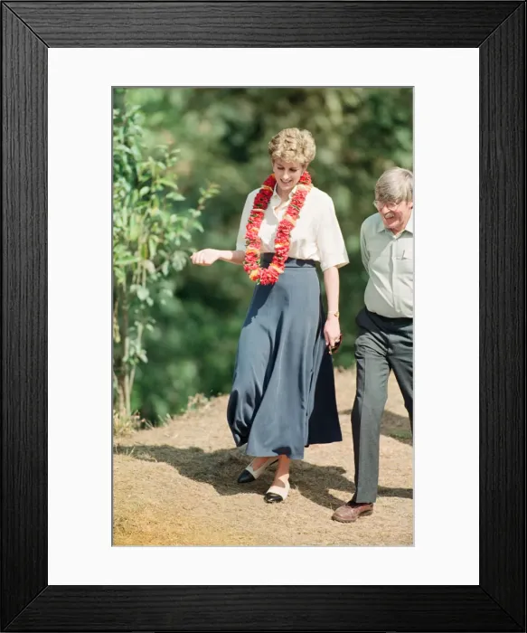 Framed Print : HRH The Princess of Wales, Princess Diana, in Nepal. The Princess visited Framed Print : HRH The Princess of Wales, Princess Diana, in Nepal. The Princess visited