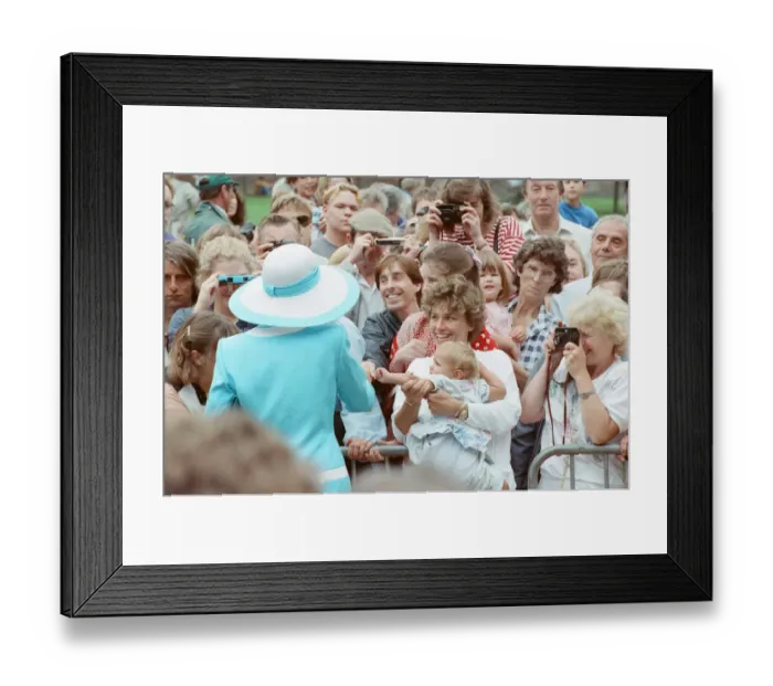 Framed Print : HRH The Princess of Wales, Princess Diana, visits Winchester Cathedral in Hampshire