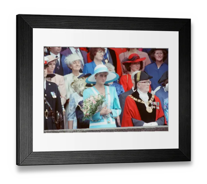 Framed Print : HRH The Princess of Wales, Princess Diana, visits Winchester Cathedral in Hampshire Framed Print : HRH The Princess of Wales, Princess Diana, visits Winchester Cathedral in Hampshire