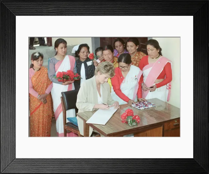 Framed Print : HRH The Princess of Wales, Princess Diana, in Nepal. The Princess visited Framed Print : HRH The Princess of Wales, Princess Diana, in Nepal. The Princess visited