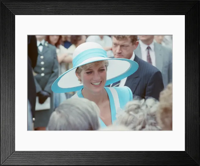 Framed Print : HRH The Princess of Wales, Princess Diana, visits Winchester Cathedral in Hampshire Framed Print : HRH The Princess of Wales, Princess Diana, visits Winchester Cathedral in Hampshire