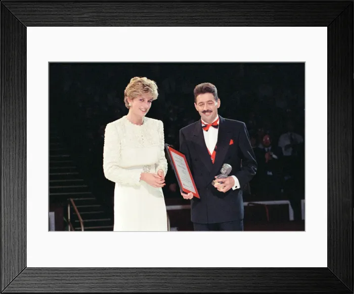 Framed Print : HRH The Princess of Wales, Princess Diana, attends the Red Cross-Daily Mirror Care in