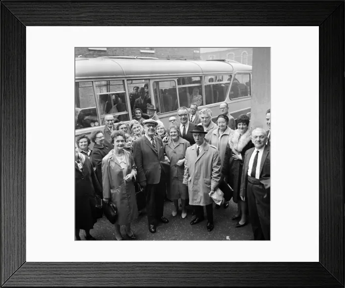 Framed Print : Pensioners coach trip to Blackpool, organised by customers of the Shrewsbury Hotel Framed Print : Pensioners coach trip to Blackpool, organised by customers of the Shrewsbury Hotel