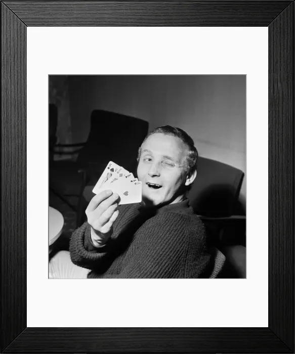 Framed Print : Full house, Alex Young is back in the Everton side to meet Sunderland in the Cup tie Framed Print : Full house, Alex Young is back in the Everton side to meet Sunderland in the Cup tie