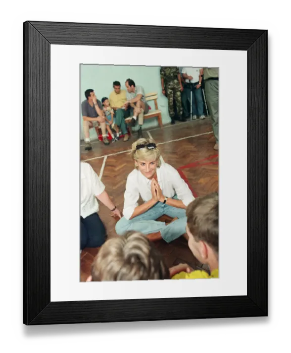 Framed Print : Diana, Princess of Wales makes a three day visit to Bosnia - Herzegovina as part of her