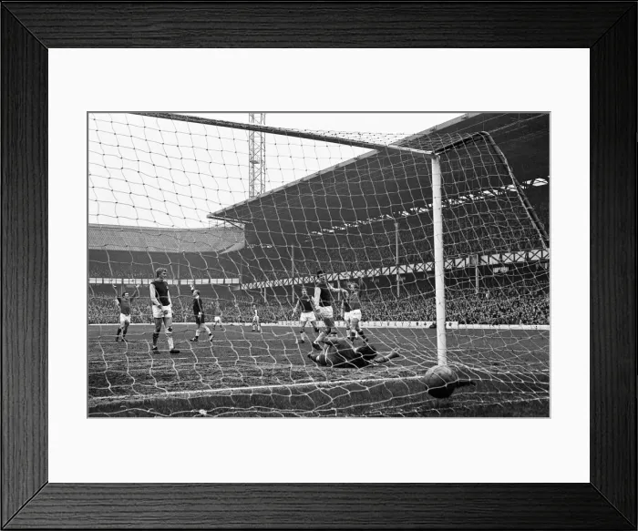 Framed Print : Everton v Aston Villa, League Division One, final score 3-1 to Everton Framed Print : Everton v Aston Villa, League Division One, final score 3-1 to Everton