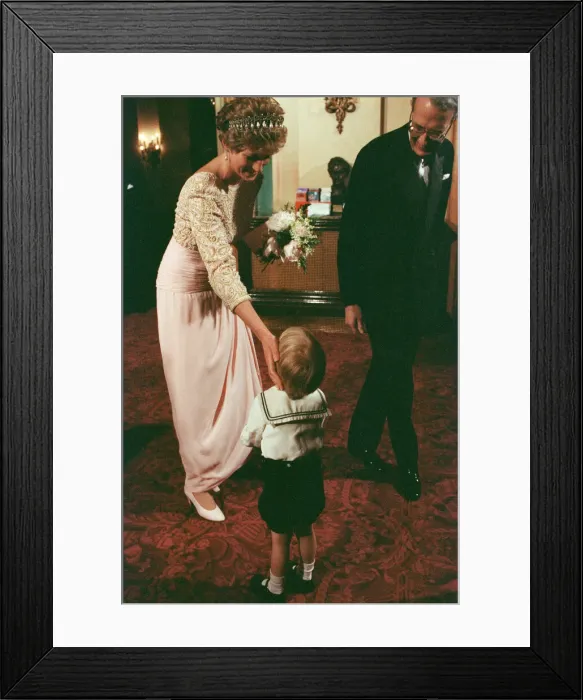 Framed Print : HRH The Princess of Wales, Princess Diana, at Covent Garden, London, April 1992 Framed Print : HRH The Princess of Wales, Princess Diana, at Covent Garden, London, April 1992