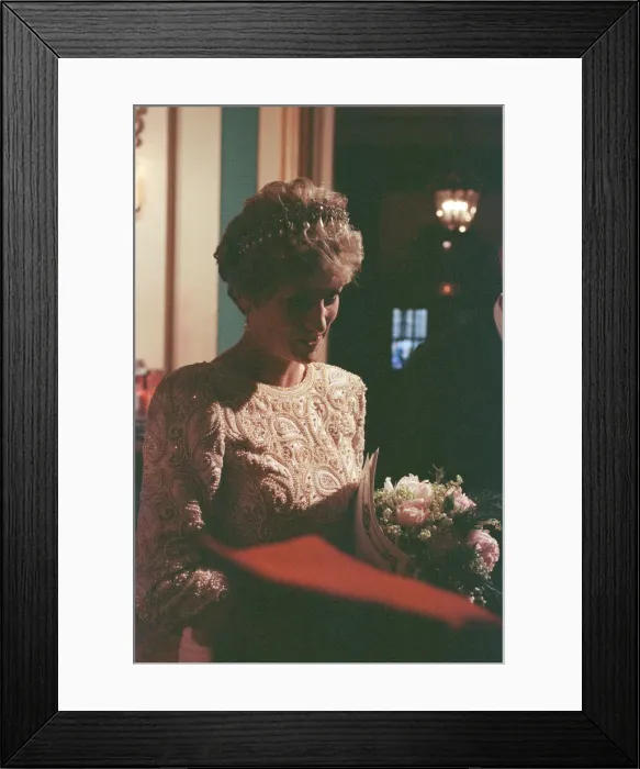 Framed Print : HRH The Princess of Wales, Princess Diana, at Covent Garden, London, April 1992 Framed Print : HRH The Princess of Wales, Princess Diana, at Covent Garden, London, April 1992