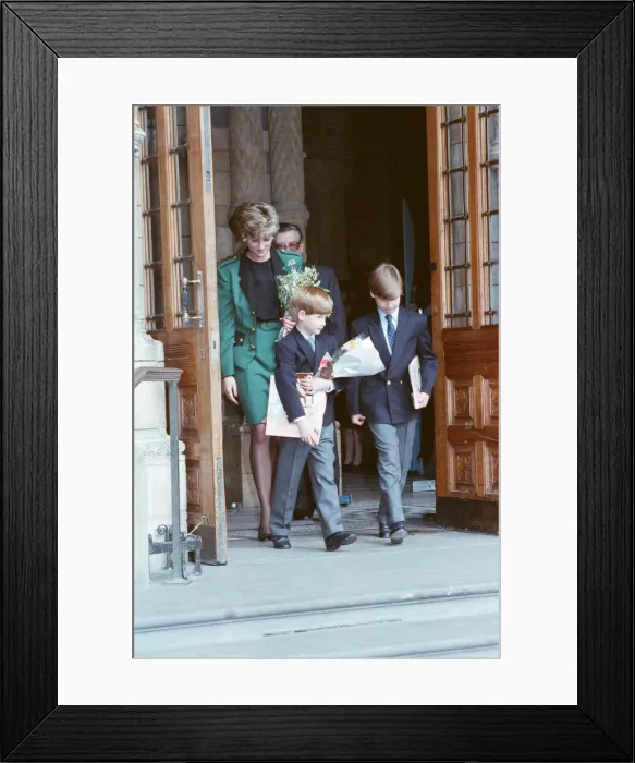 Framed Print : HRH The Princess of Wales, Princess Diana, takes her sons Prince William Framed Print : HRH The Princess of Wales, Princess Diana, takes her sons Prince William