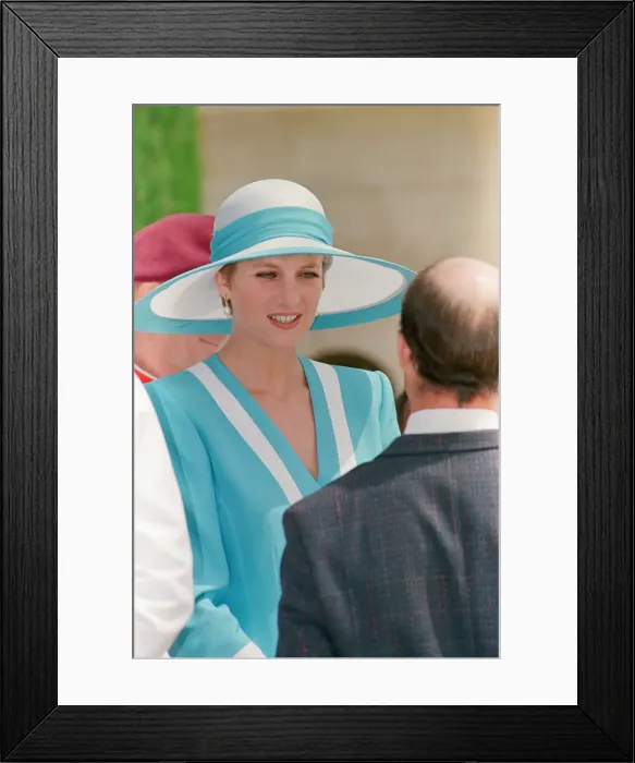 Framed Print : HRH The Princess of Wales, Princess Diana, visits the Heliopolis War Cemetery in Framed Print : HRH The Princess of Wales, Princess Diana, visits the Heliopolis War Cemetery in