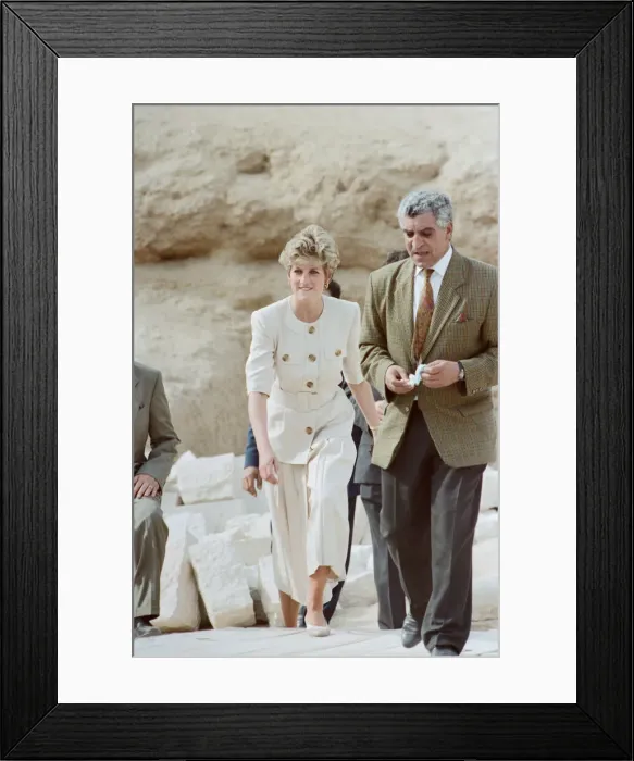 Framed Print : HRH The Princess of Wales, Princess Diana, in Egypt. Picture at the Pyramids Framed Print : HRH The Princess of Wales, Princess Diana, in Egypt. Picture at the Pyramids