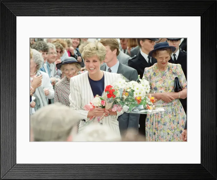 Framed Print : HRH The Princess of Wales, Princess Diana, on a walkabout in Sheffield and Rotherham Framed Print : HRH The Princess of Wales, Princess Diana, on a walkabout in Sheffield and Rotherham