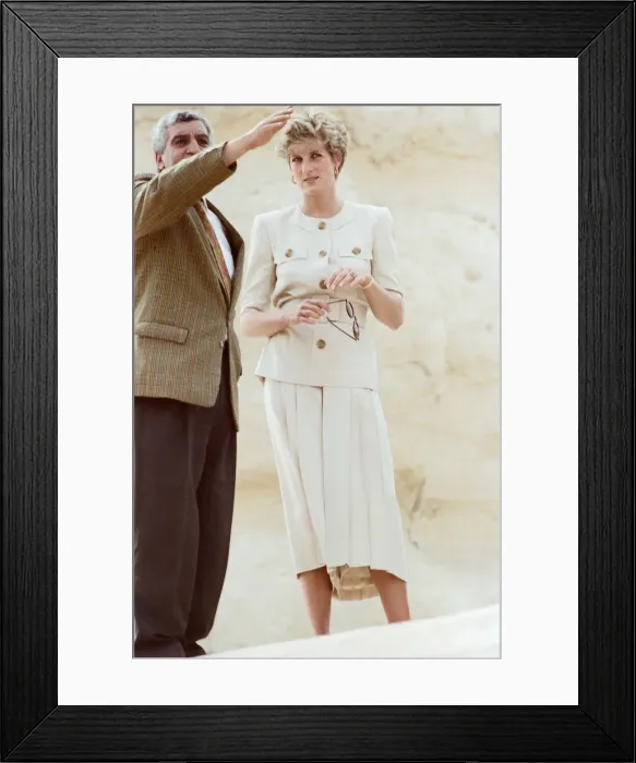 Framed Print : HRH The Princess of Wales, Princess Diana, in Egypt. Picture at the Pyramids in Framed Print : HRH The Princess of Wales, Princess Diana, in Egypt. Picture at the Pyramids in