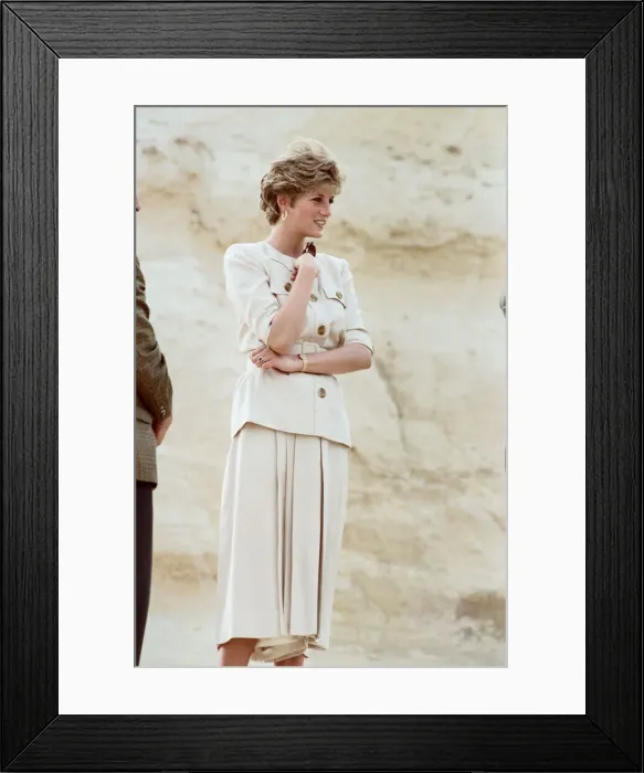 Framed Print : HRH The Princess of Wales, Princess Diana, in Egypt. Picture at the Pyramids Framed Print : HRH The Princess of Wales, Princess Diana, in Egypt. Picture at the Pyramids