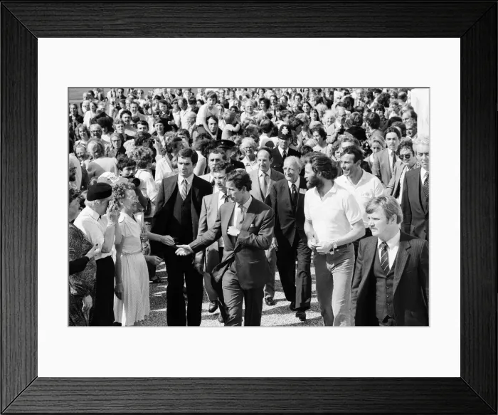 Framed Print : The Transglobe Expedition returns home. Sir Ranulph Fiennes (with beard