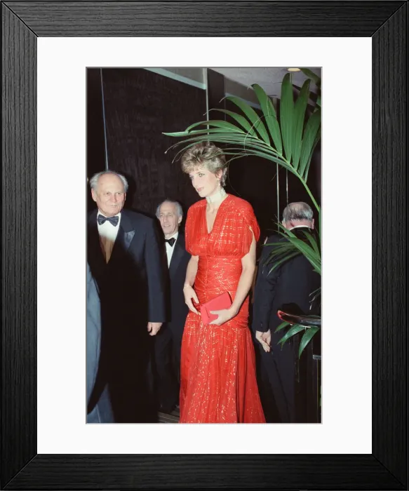 Framed Print : HRH The Princess of Wales, Princess Diana, attends the Odeon Leicester Square premiere of Framed Print : HRH The Princess of Wales, Princess Diana, attends the Odeon Leicester Square premiere of